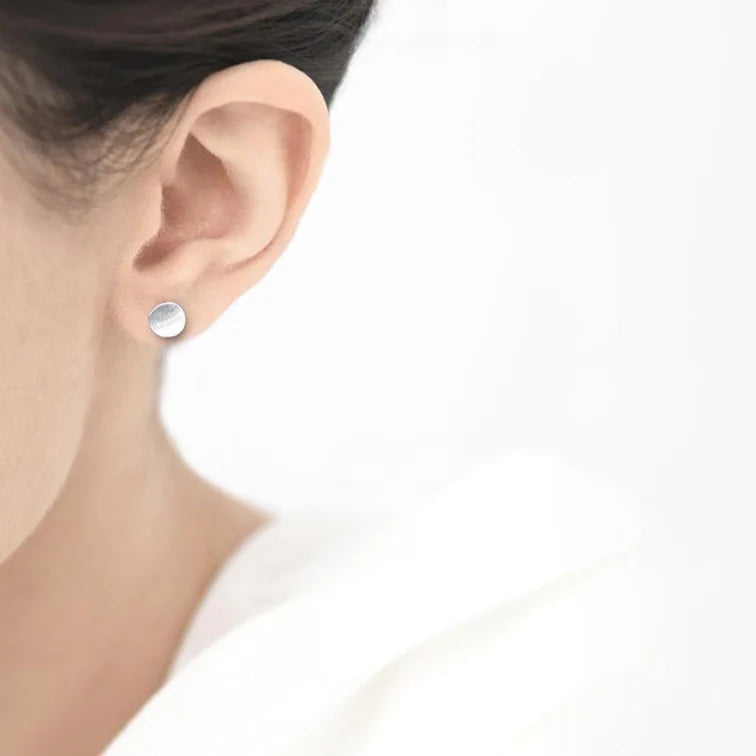 "Petitie Curl" Dot Studs