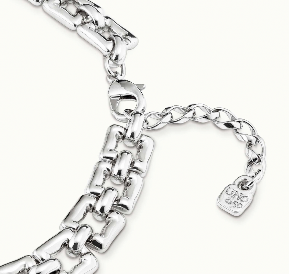 "Femme Fatale" Collar