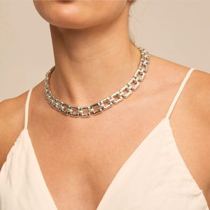 "Femme Fatale" Collar